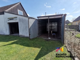 Dom z zabudowaniami - PoŁęcko